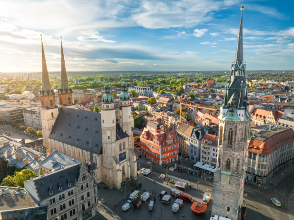 Marktkirche mit Hausmannstürmen und Rotem Turm